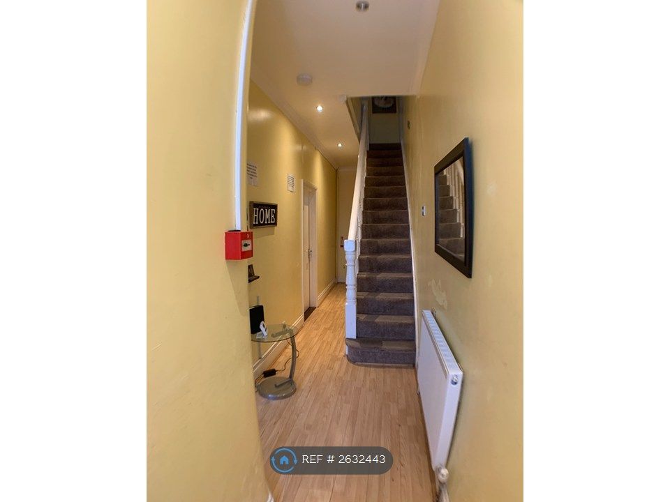 Property photo 3 of 8 Hallway