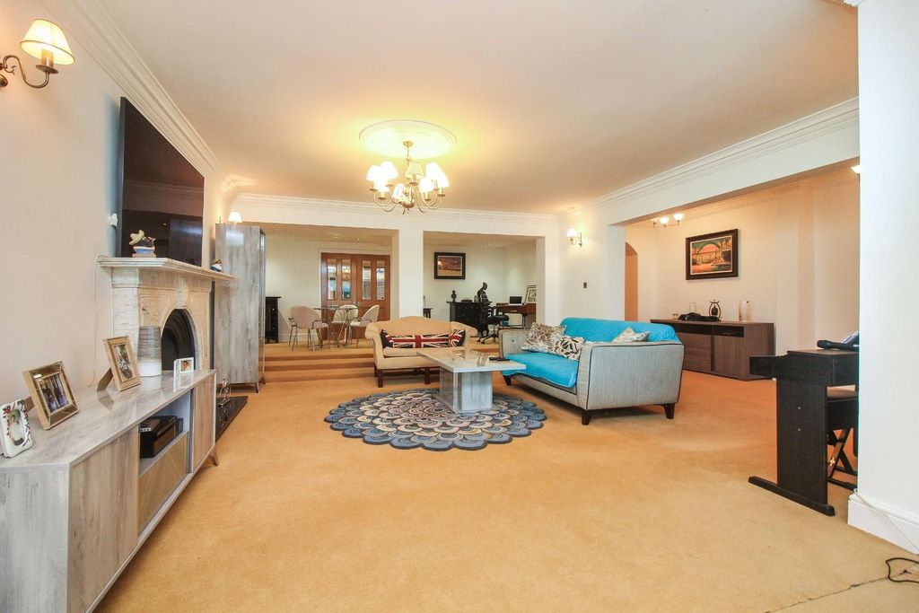 Property photo 3 of 19 3