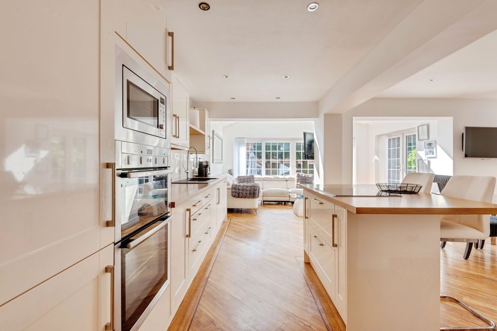 Property photo 3 of 28 Pbox-Img.Jpg