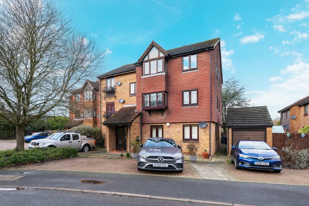 Property photo 1 of 9 Photo 6