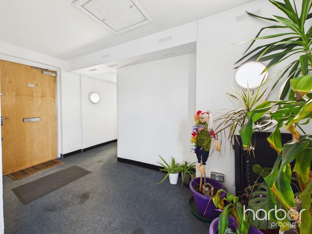 Property photo 2 of 21 4980473