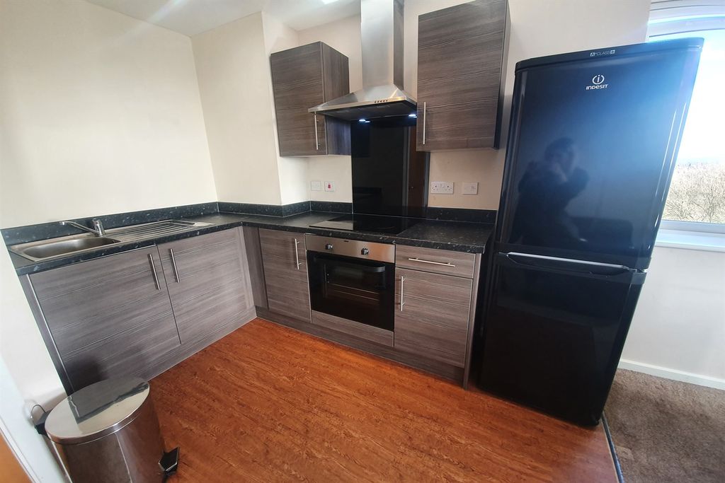 Property photo 2 of 9 (Main)