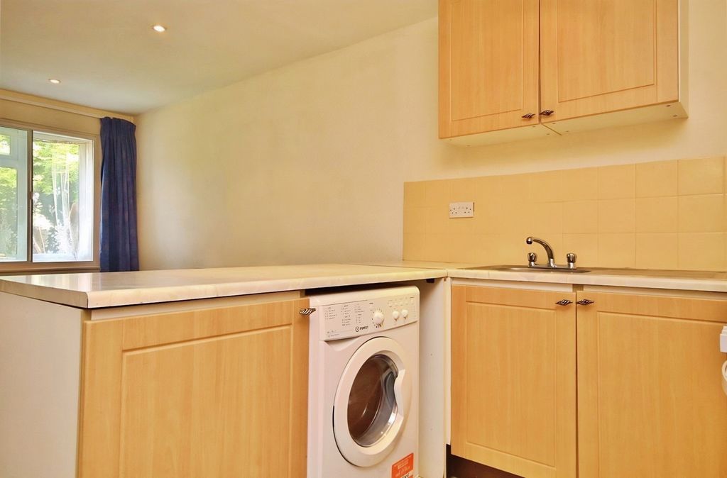 Property photo 2 of 7 Kitchen