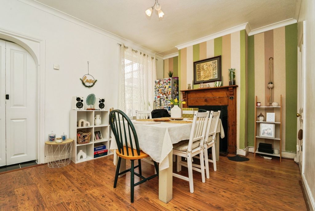 Property photo 2 of 15 Dining Room