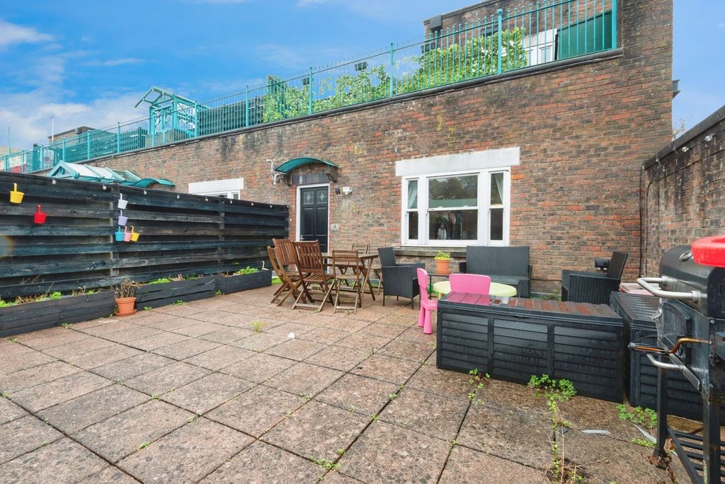 Property photo 3 of 17 Roof Terrace