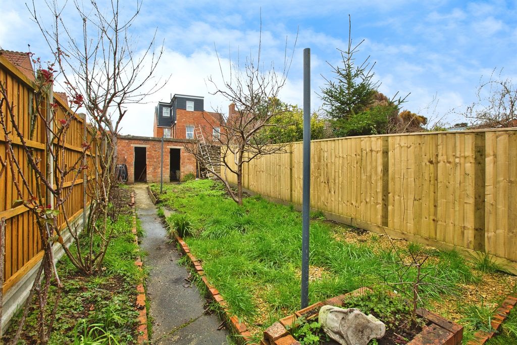 Property photo 3 of 17