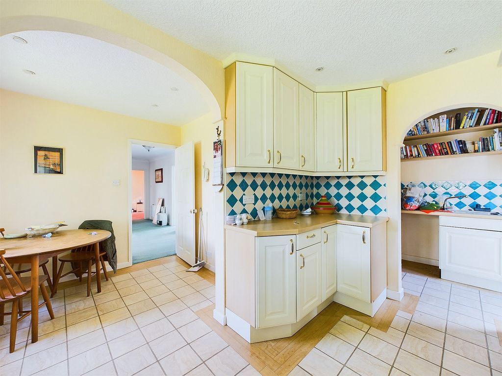 Property photo 2 of 31