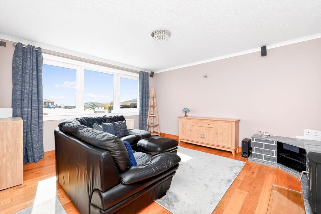 Property photo 3 of 43