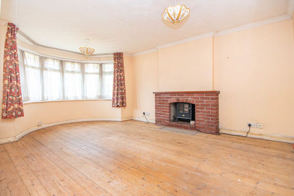 Property photo 3 of 10 Lounge