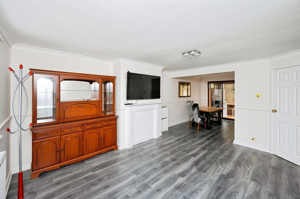 Property photo 3 of 21 Lounge Dining Room
