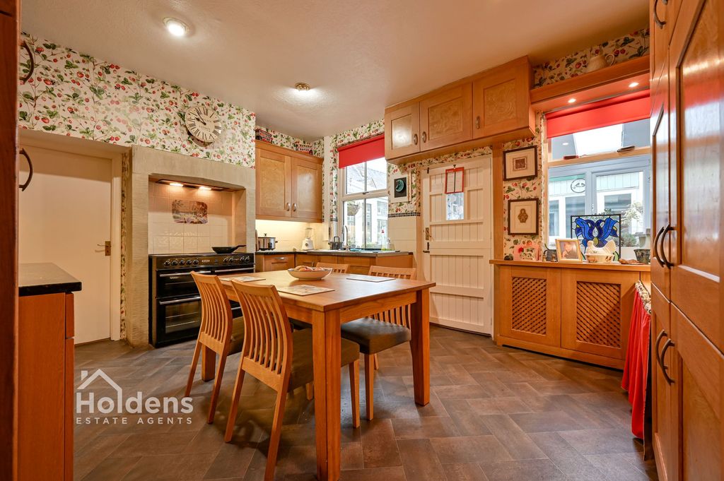 Property photo 2 of 28