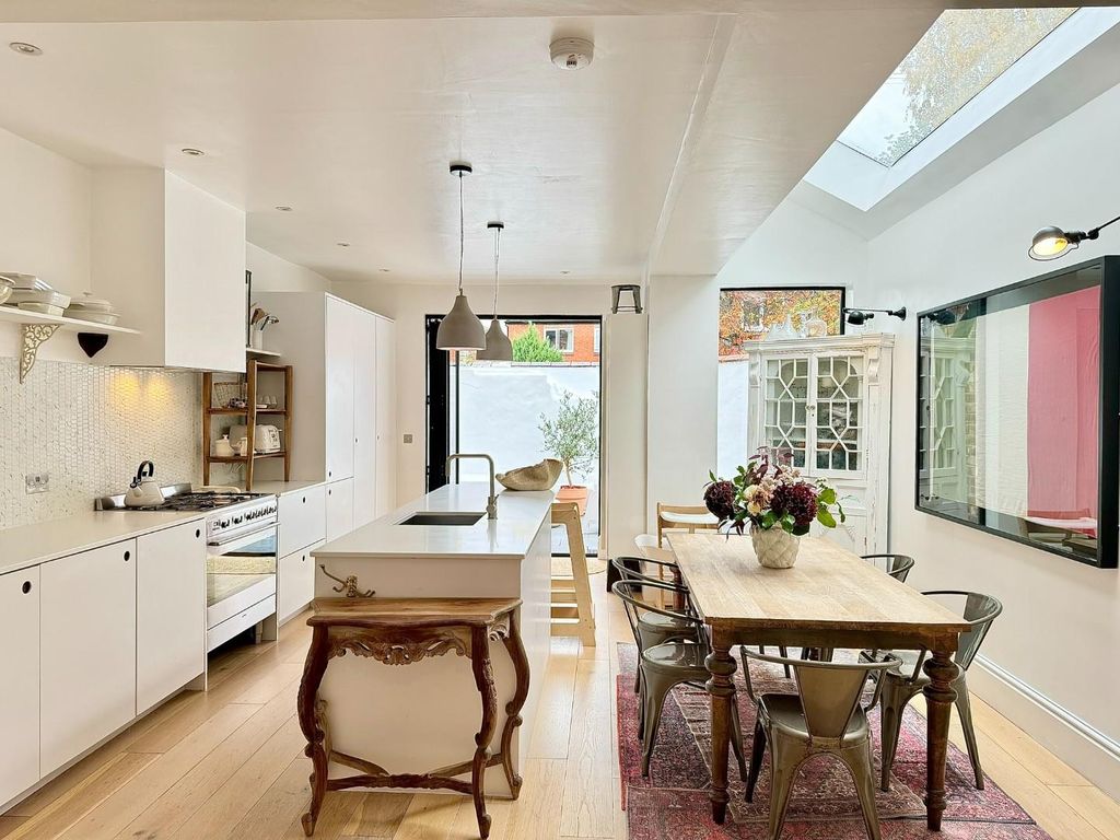 Property photo 2 of 33