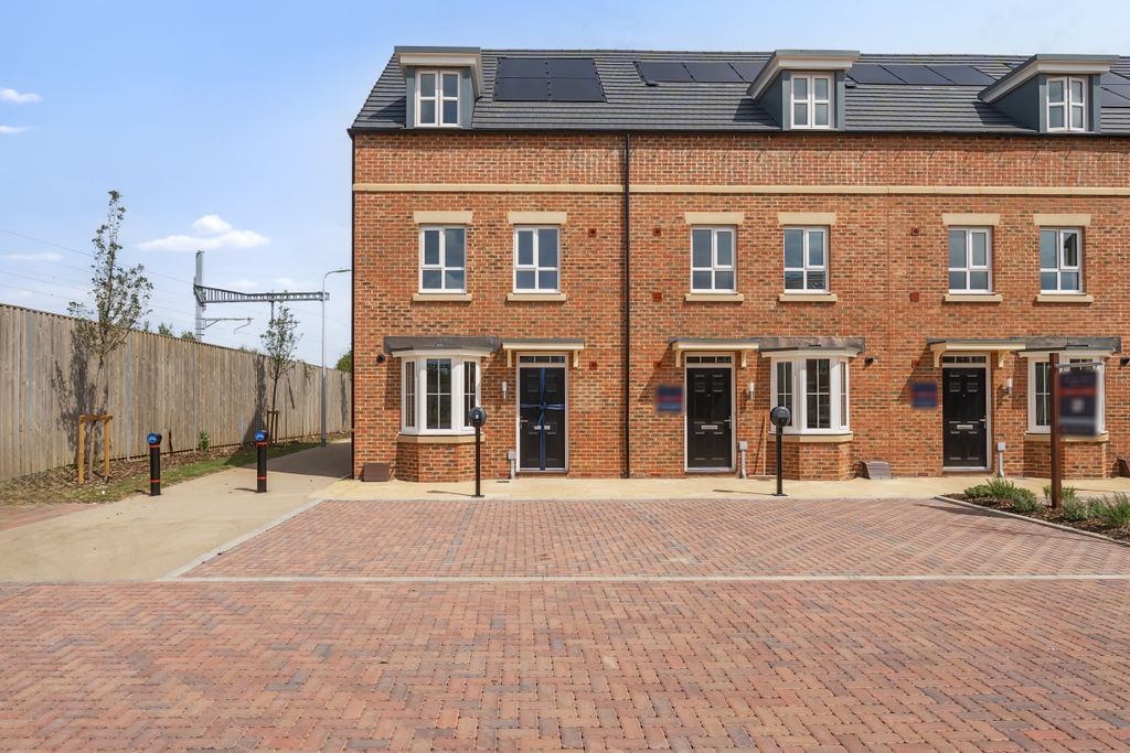 Property photo 1 of 12 1318974-1-6863ee1...