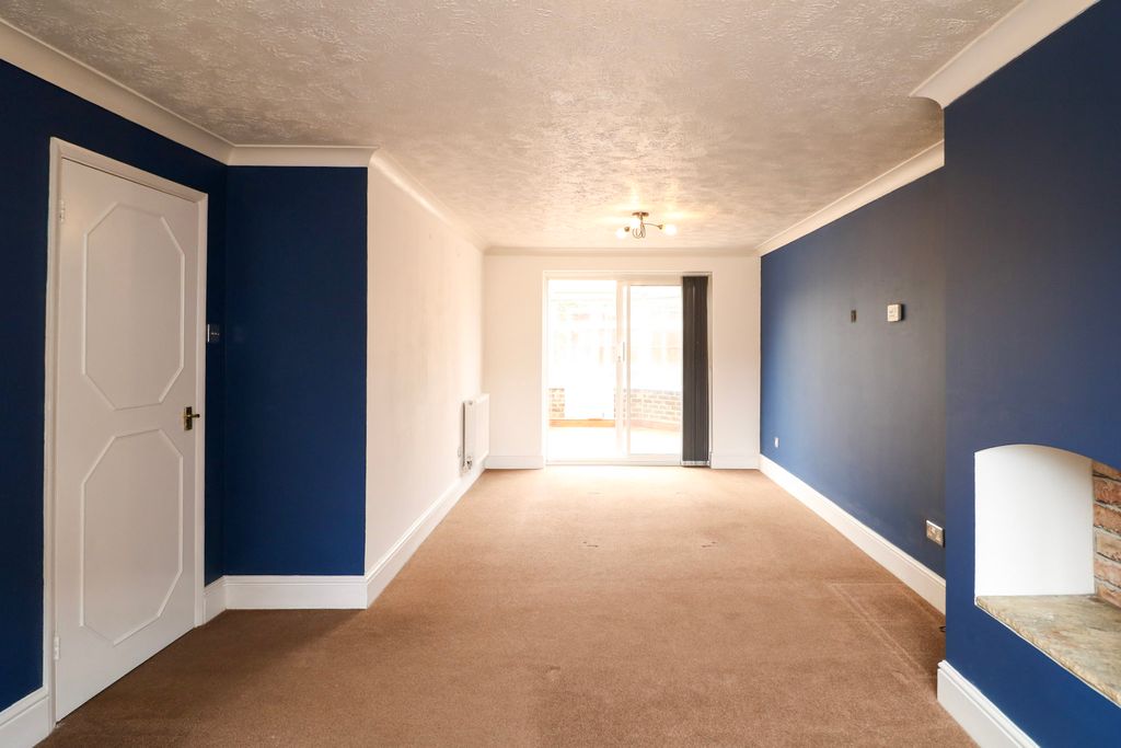 Property photo 2 of 18 Living Room