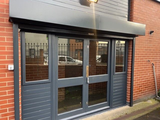 Property photo 3 of 5 The Front Of An Arch.