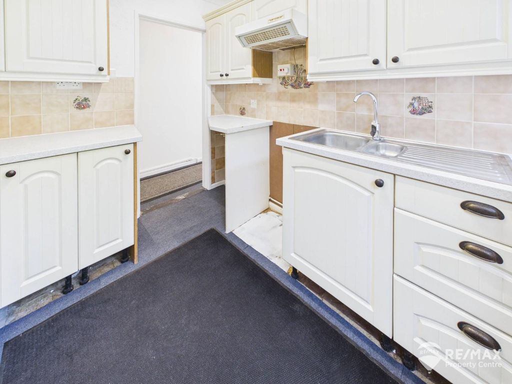 Property photo 3 of 17 Kitchen (2).Jpg