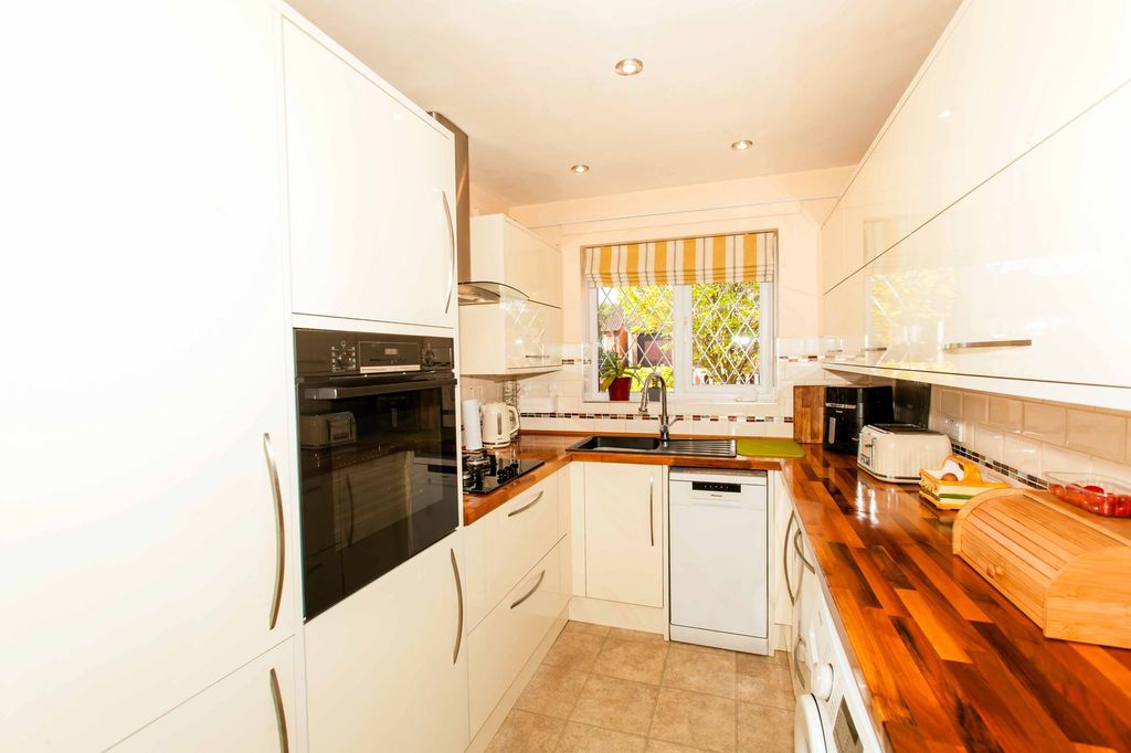 Property photo 2 of 26