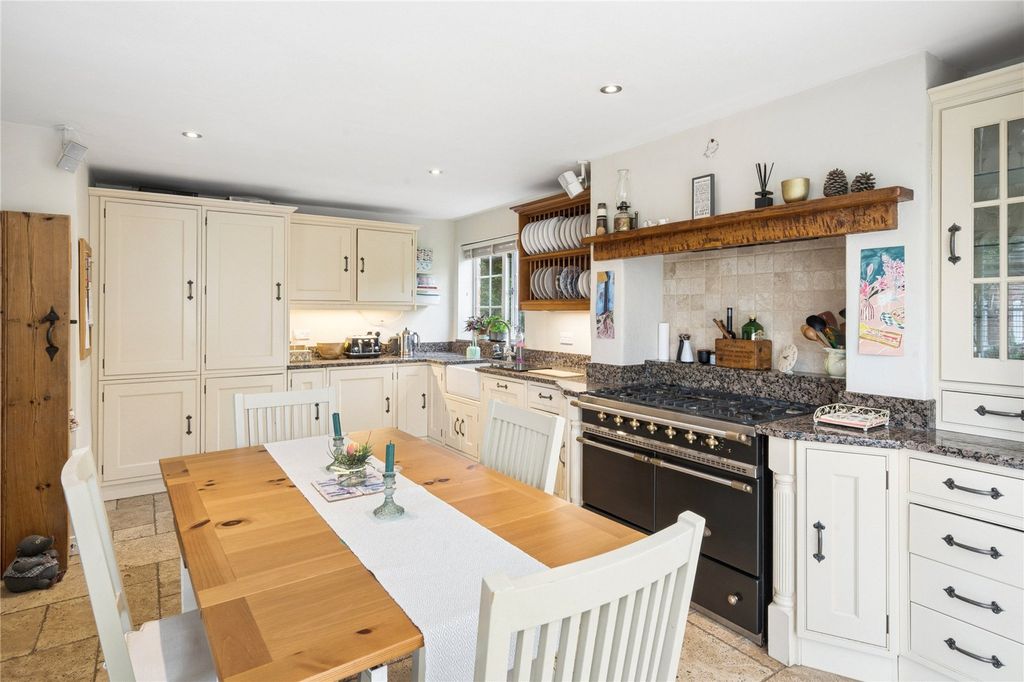 Property photo 3 of 28 Kitchen