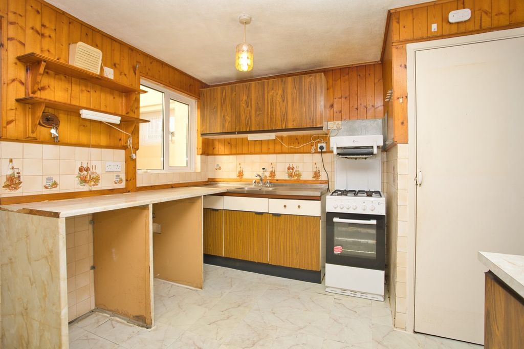 Property photo 3 of 12 Picture 3