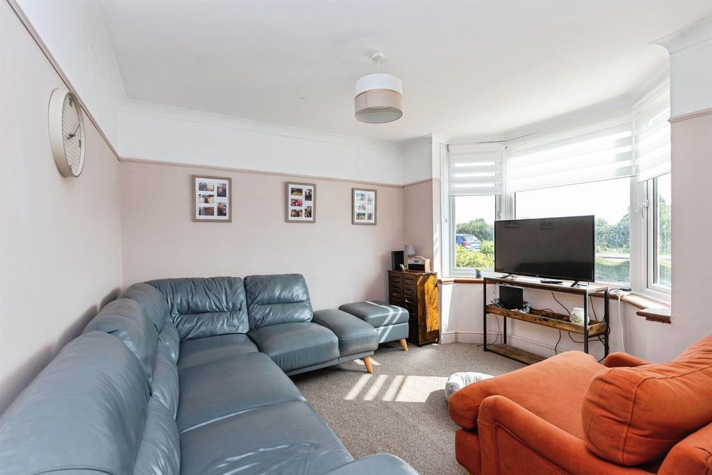 Property photo 3 of 16
