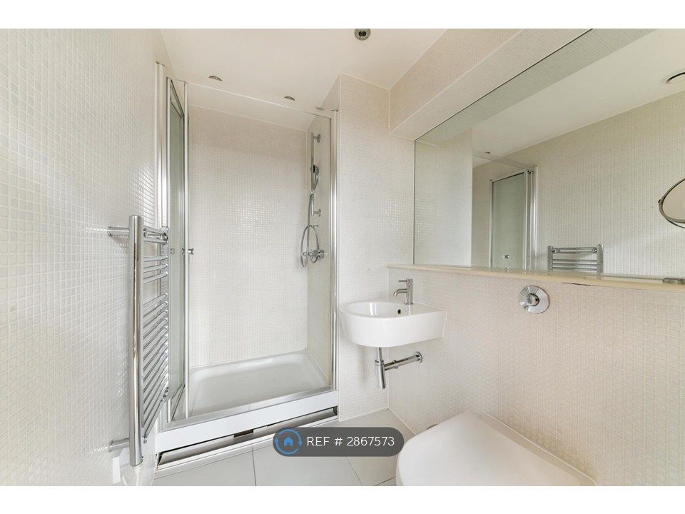 Property photo 3 of 9 Bathroom