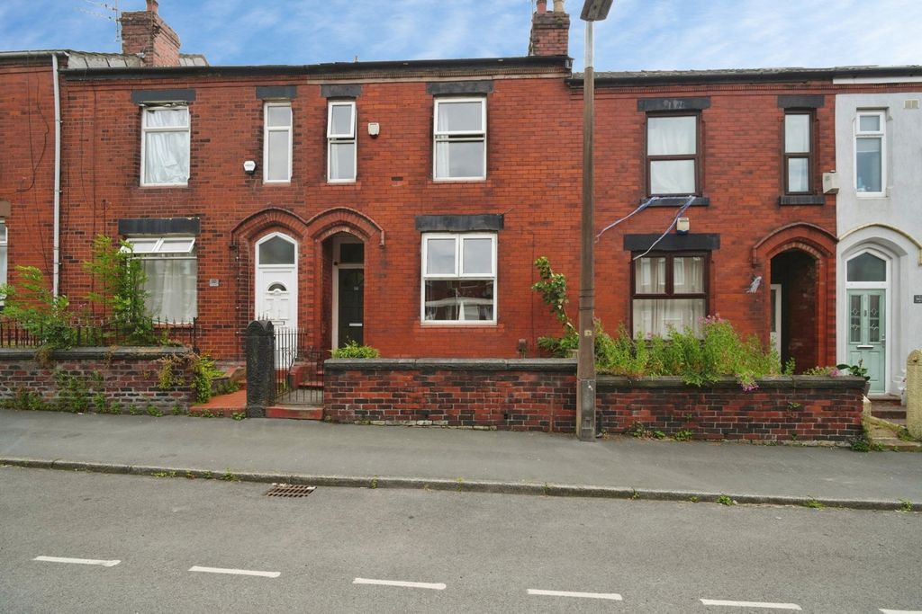 Property photo 1 of 18 External
