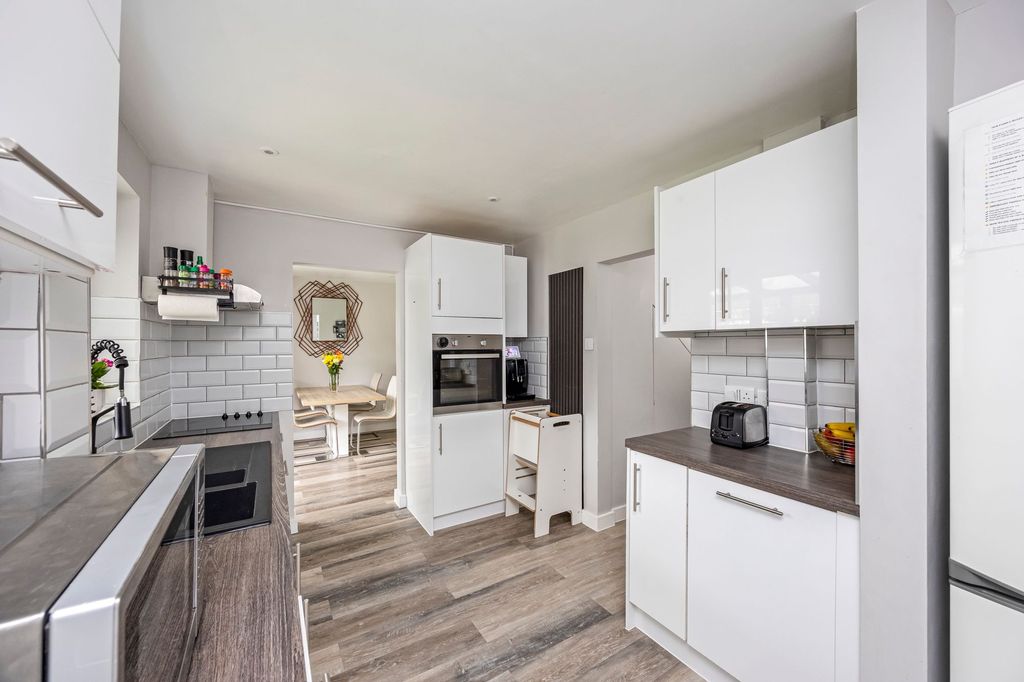 Property photo 3 of 21