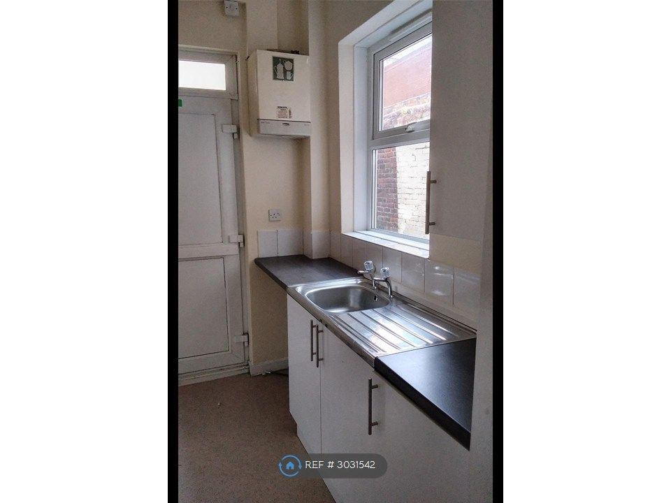 Property photo 2 of 9 Kitchen