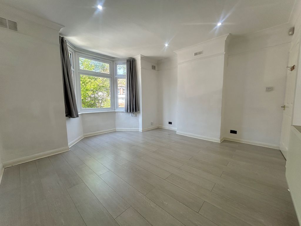 Property photo 3 of 13 Gallery