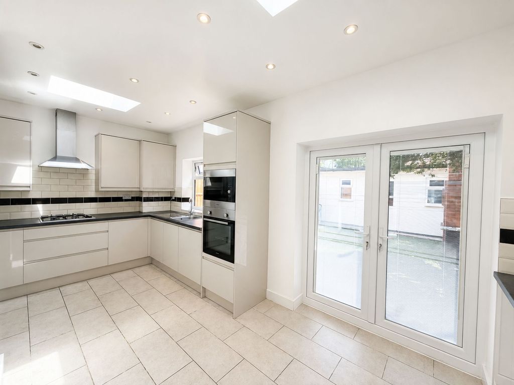 Property photo 3 of 21 Mighell Avenue Ig4