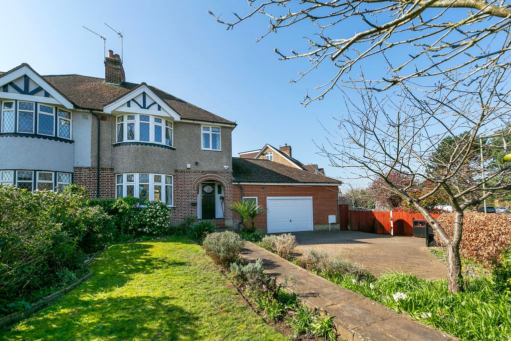 Property photo 1 of 20 Park Way, West Molesey