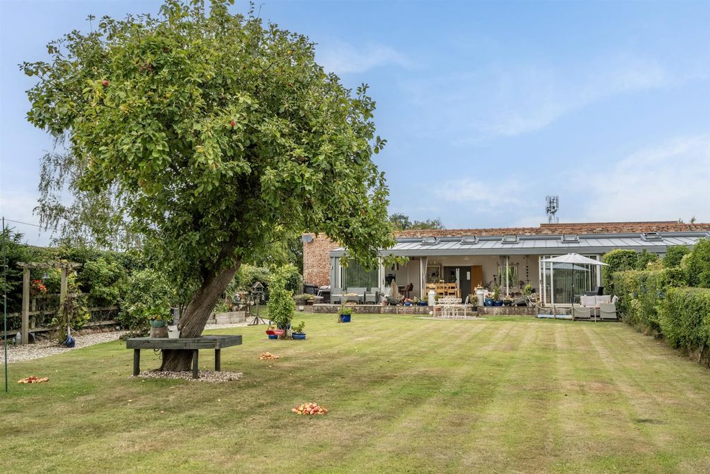 Property photo 1 of 19 External
