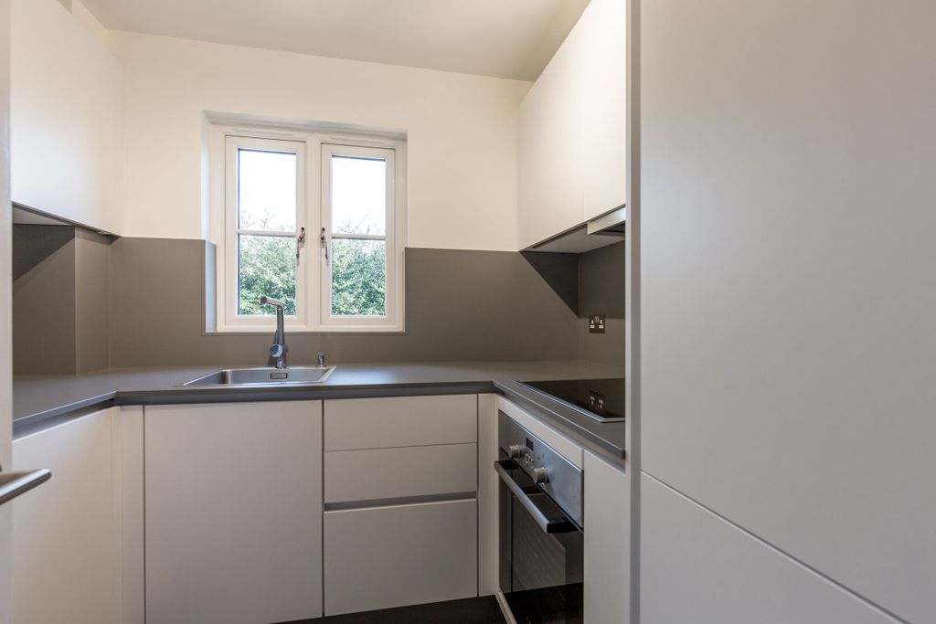 Property photo 3 of 10 Kitchen