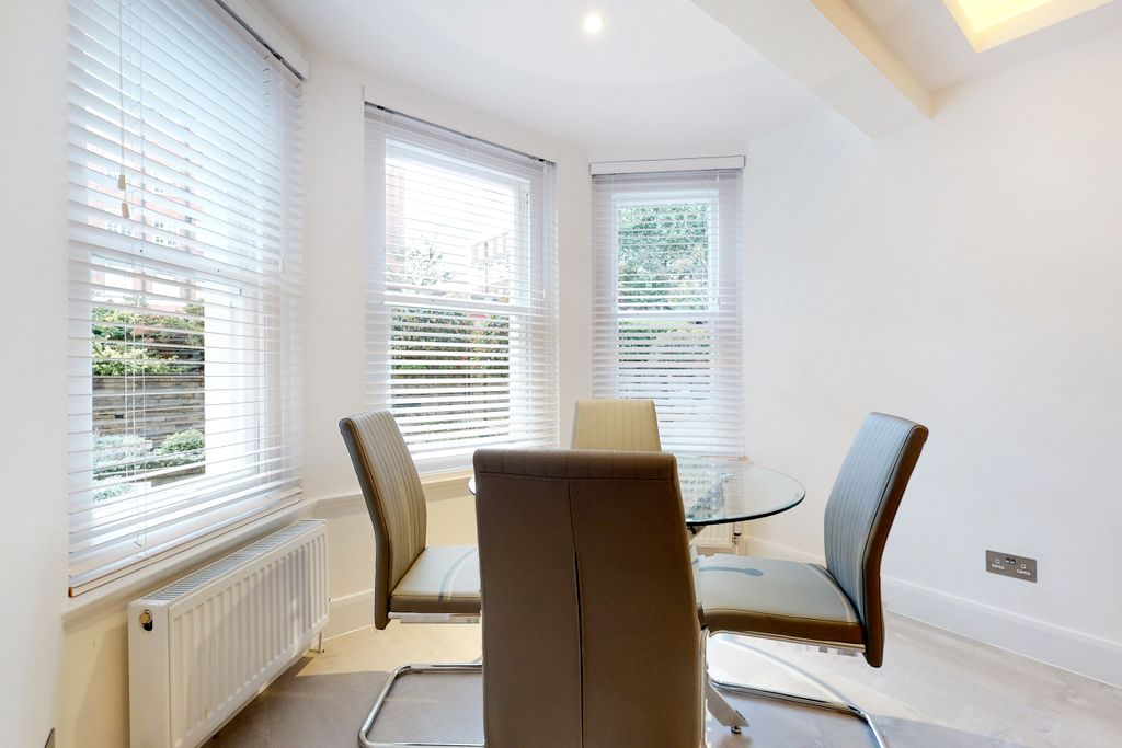 Property photo 3 of 10 Front