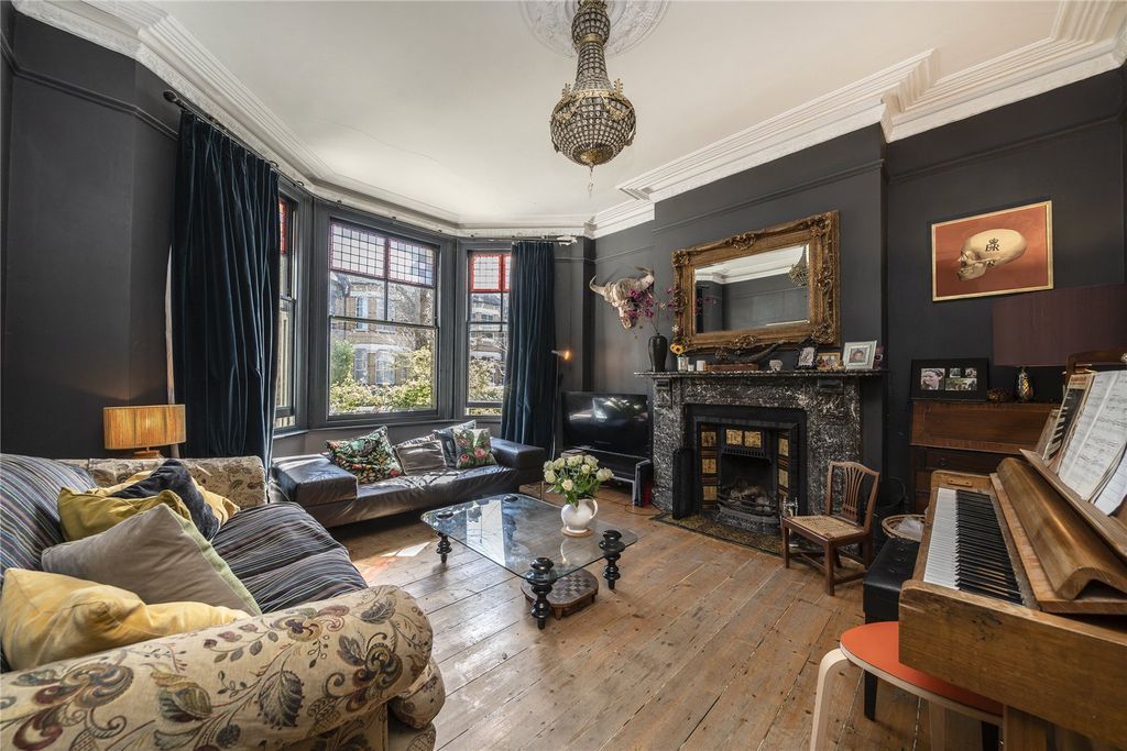 Property photo 2 of 32 Reception