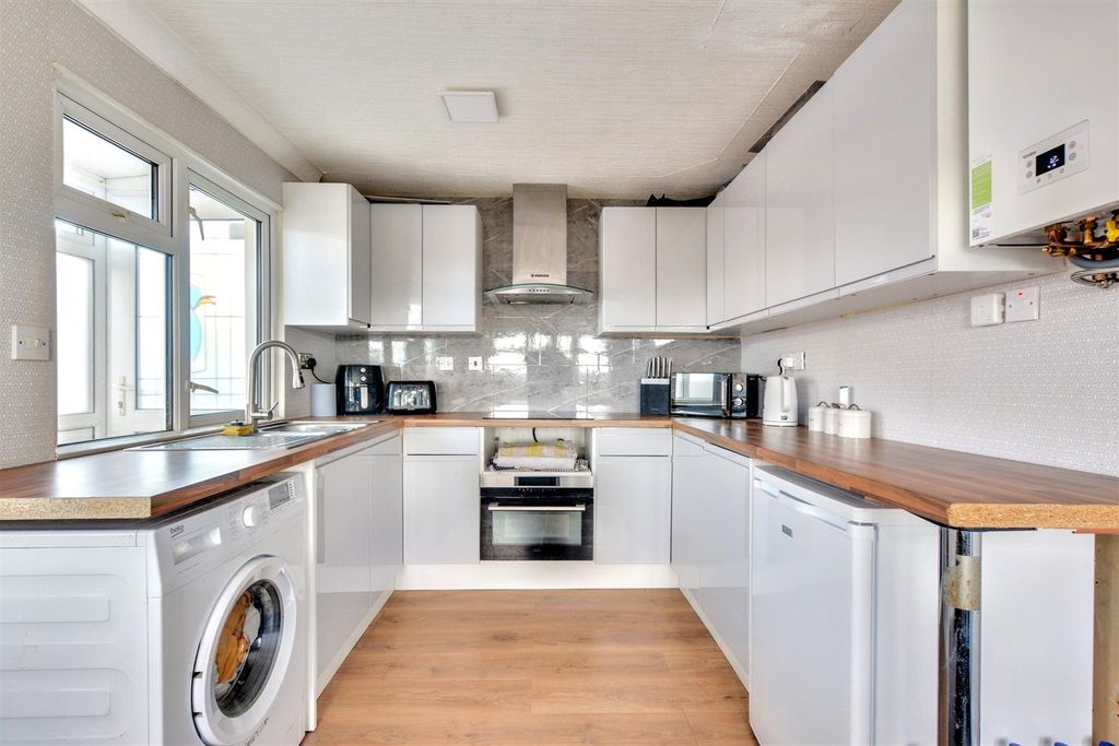 Property photo 2 of 27 Kitchen (2).Jpeg