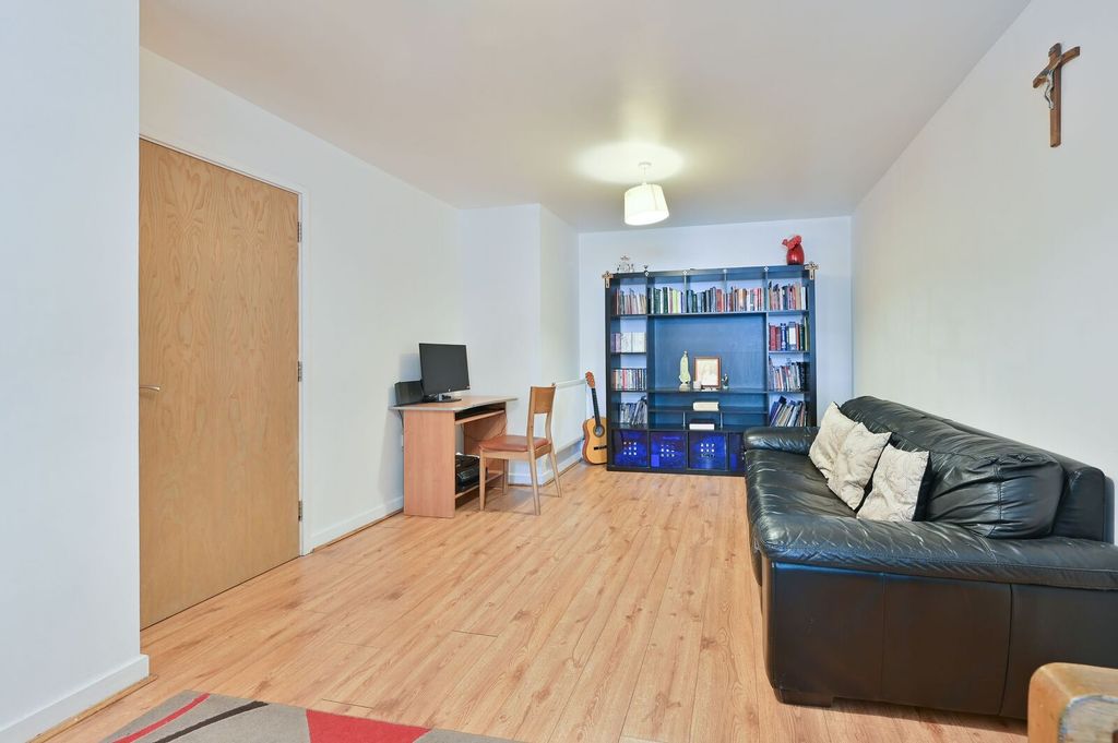 Property photo 3 of 18