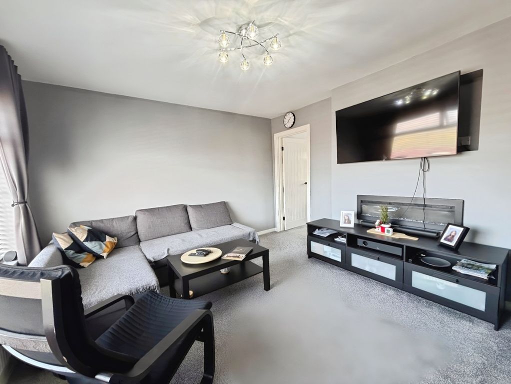 Property photo 1 of 15 4380400