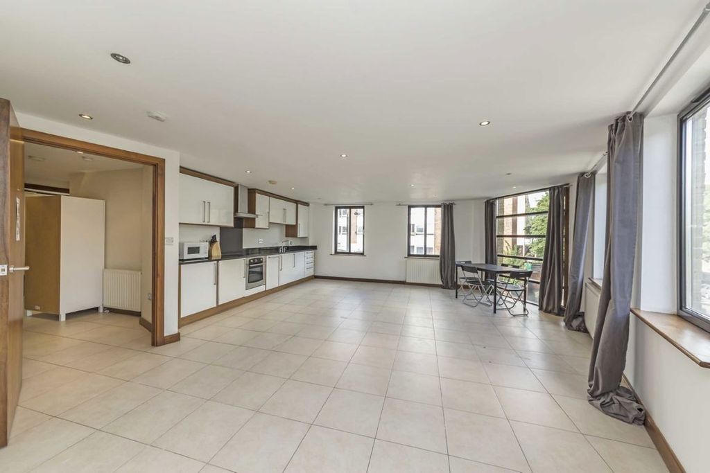 Property photo 2 of 4