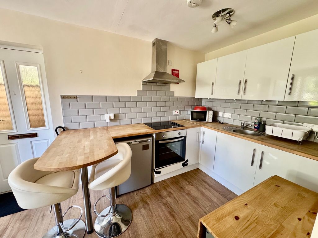 Property photo 3 of 10 7A