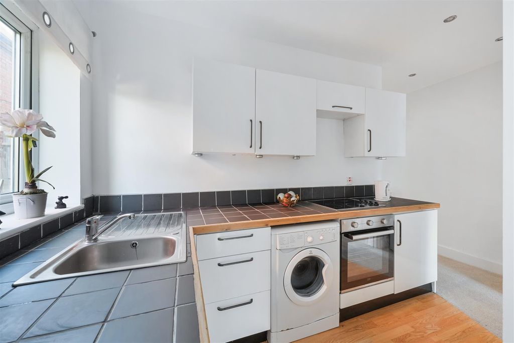 Property photo 3 of 11 Endsleigh Road (4).Jpg