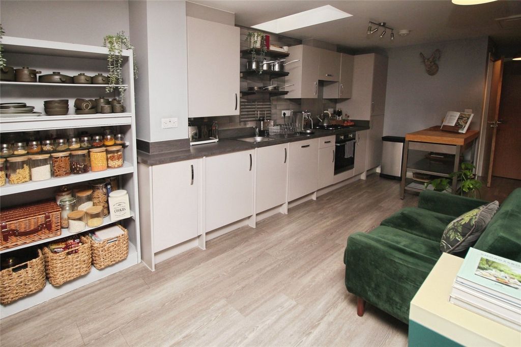 Property photo 3 of 15 Picture No. 18