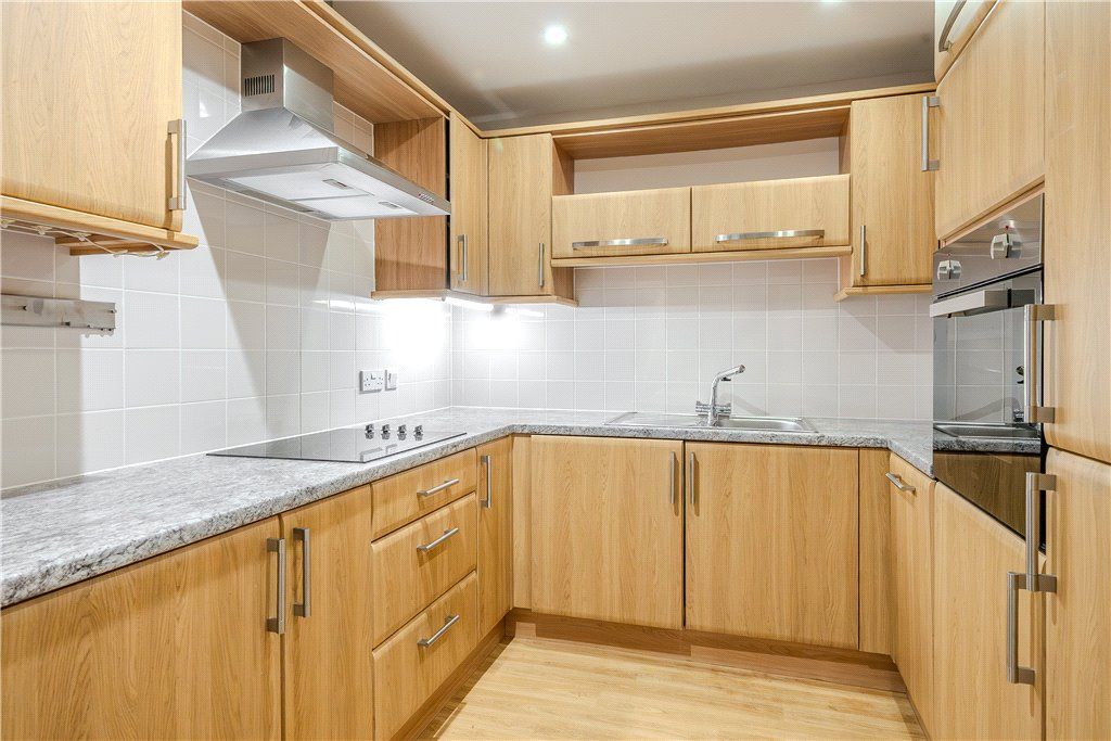 Property photo 3 of 11 Kitchen