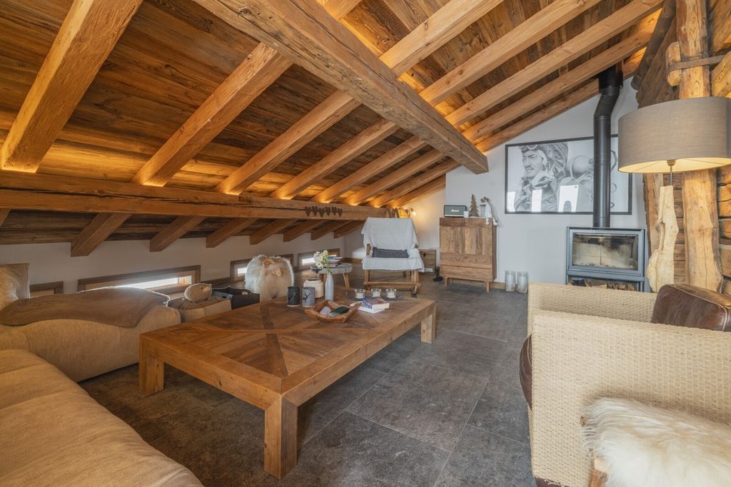 Property photo 1 of 17 Chalet For Sale Les