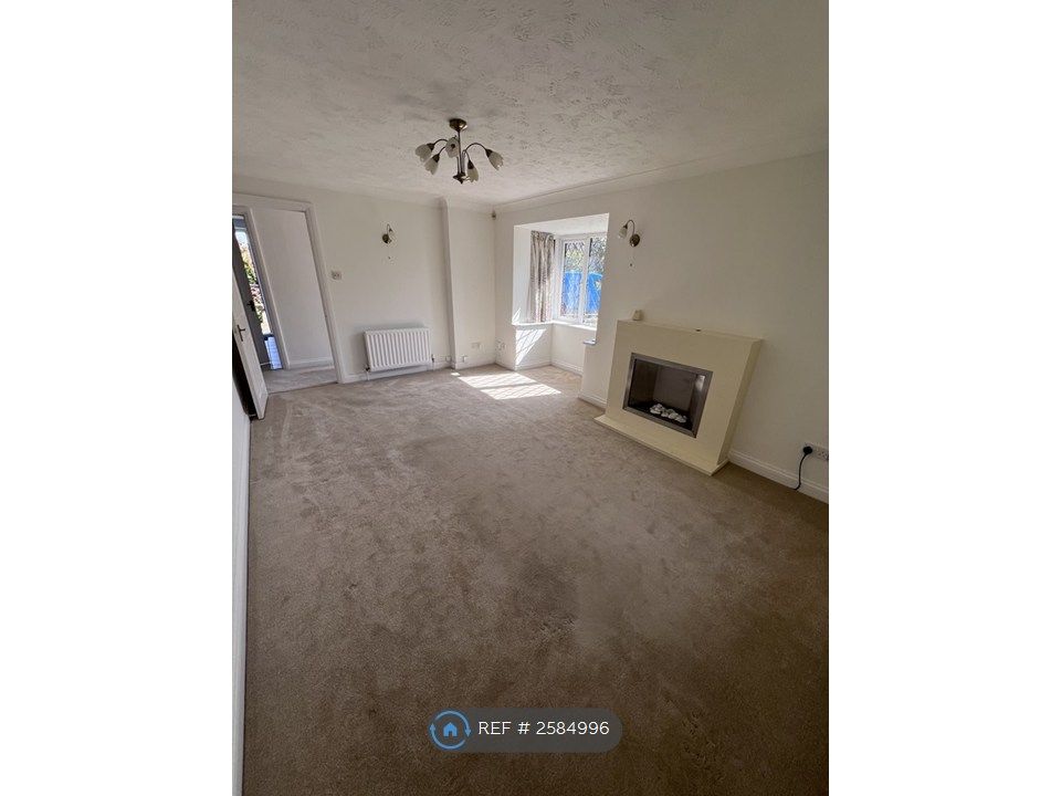 Property photo 3 of 13 Sitting Room