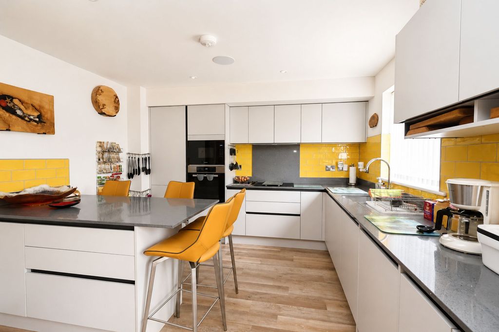 Property photo 2 of 24 Kitchen/Diner