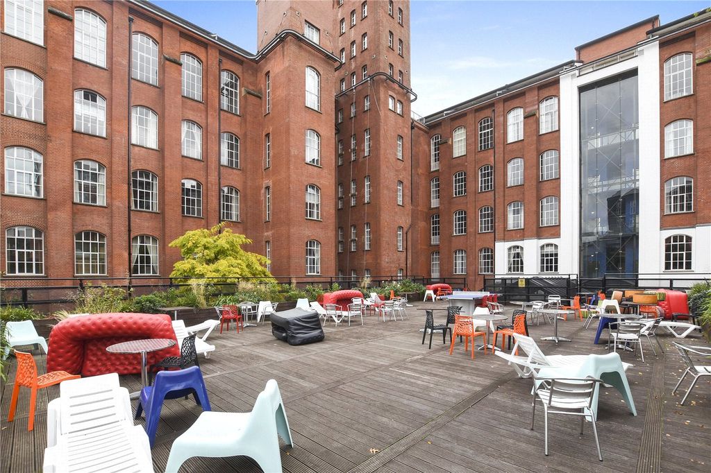 Property photo 3 of 9 Communal Rooftop