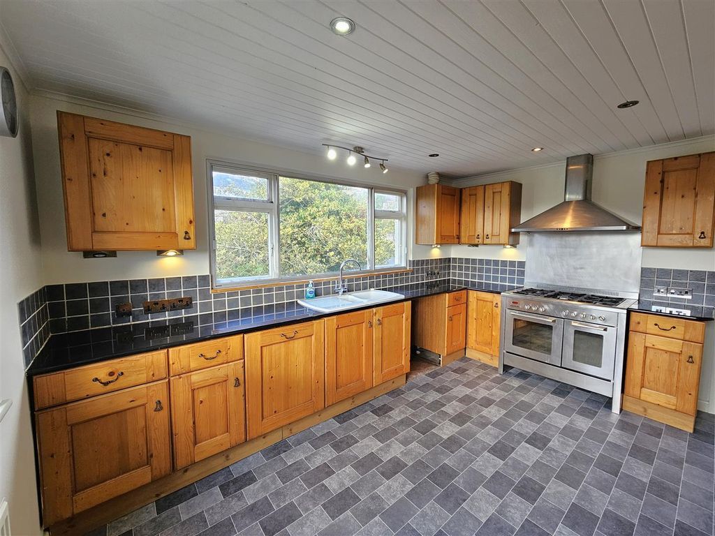 Property photo 2 of 26 Kitchen 4.Jpg