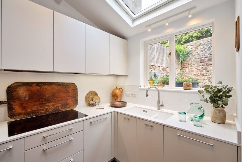 Property photo 3 of 32 Kitchen