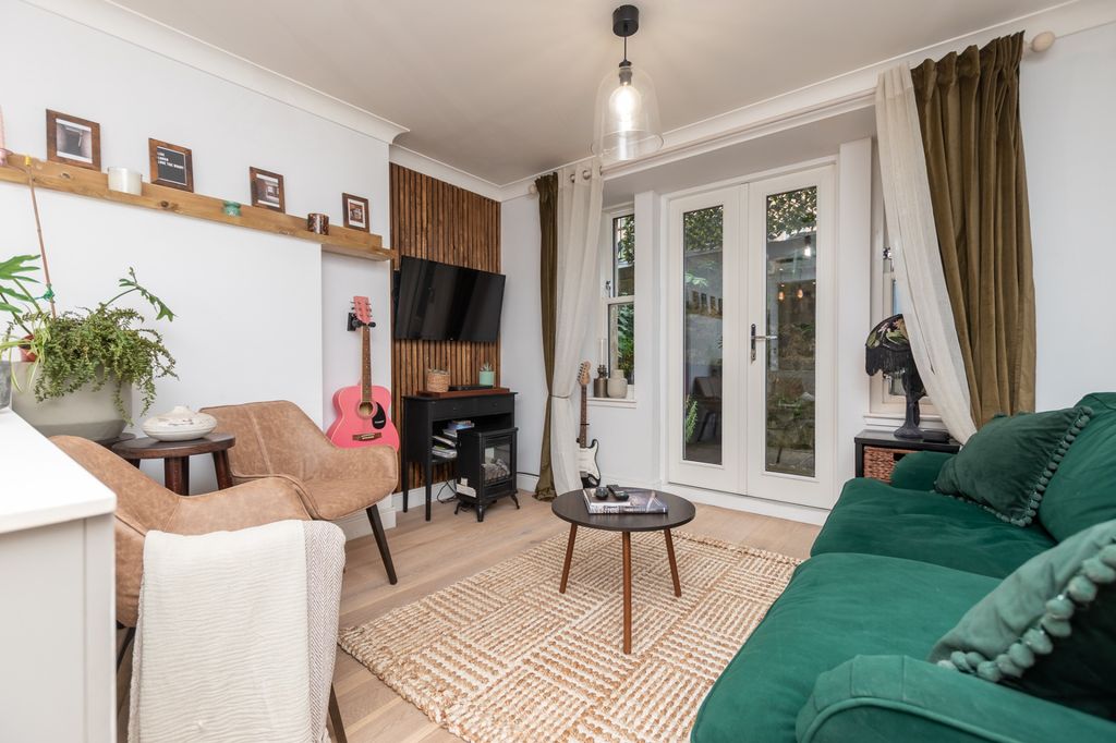 Property photo 2 of 18